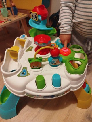 Mesa de actividades para bebé