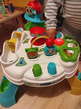 Mesa de actividades para bebé