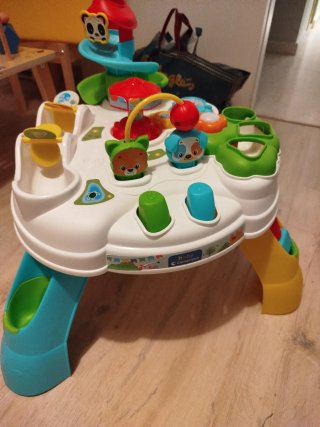 Mesa de actividades para bebé