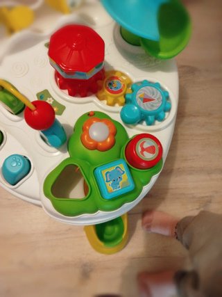 Mesa de actividades para bebé