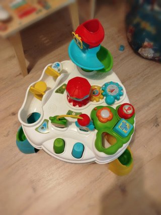 Mesa de actividades para bebé