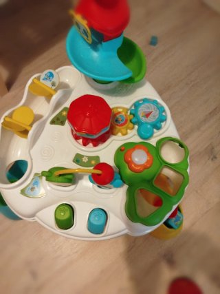 Mesa de actividades para bebé