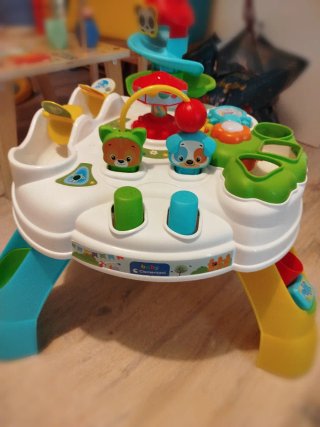 Mesa de actividades para bebé