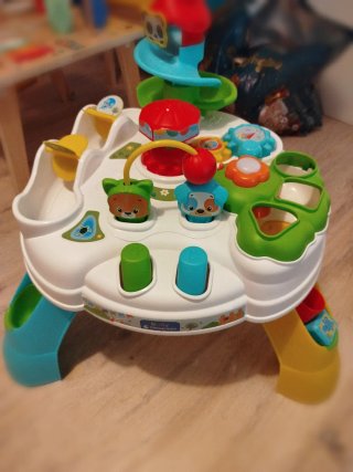 Mesa de actividades para bebé