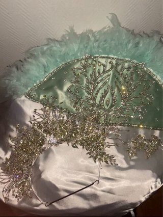 Vestido de piedras con metros de cola