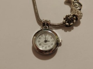 Nueva Pulsera con reloj para niña