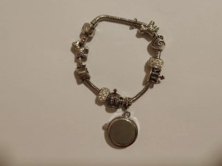 Nueva Pulsera con reloj para niña