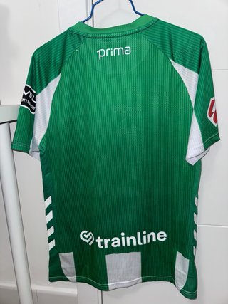 Camiseta oficial Real Betis firmada por 17 jugador