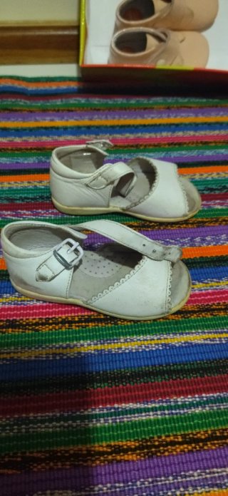 Sandalias bebé piel blanca talla 19