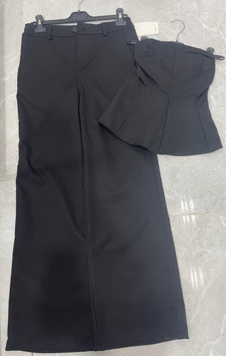 Conjunto negro de pantalón y top