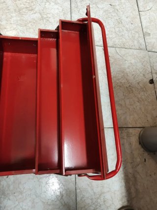 Caja de herramientas metálica roja