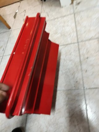 Caja de herramientas metálica roja