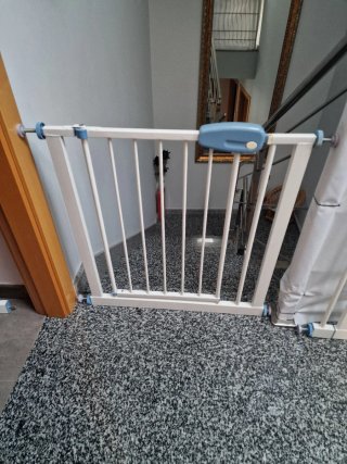 Puerta de seguridad para escaleras