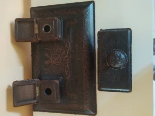 Tintero y escribanía antigua de cuero