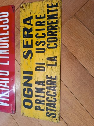 Cartelli insegne industriali vintage in lamiera