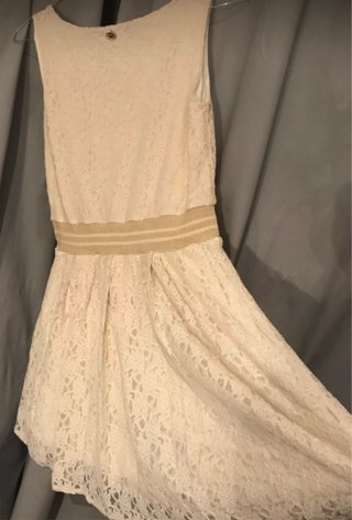 Abito pizzo avorio con elastico oro