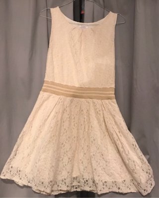 Abito pizzo avorio con elastico oro