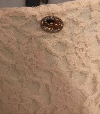Abito pizzo avorio con elastico oro