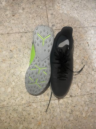 Zapatillas deportivas marrones y verdes
