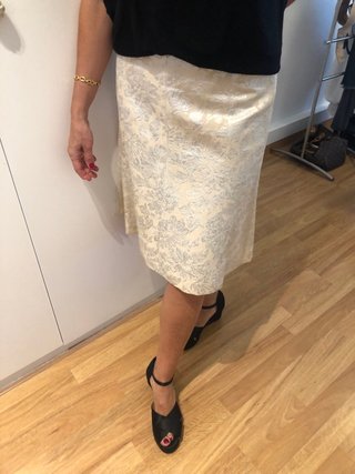 Falda de vestir beige y plateada