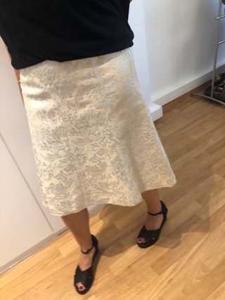 Falda de vestir beige y plateada