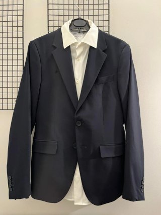 Traje ZARA Azul Marino con Camisa Blanca