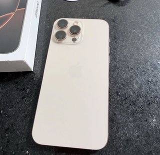 iPhone 16 Pro Max Apple Dorado/Plateado