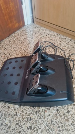 Logitech G29 Volante PS4/PS5 con pedales
