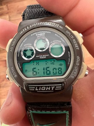 Lote 2 Relojes Casio Illuminator y Pro Trek