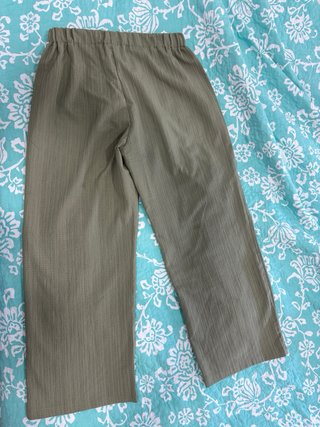 Pantalón Shein verde militar Talla L