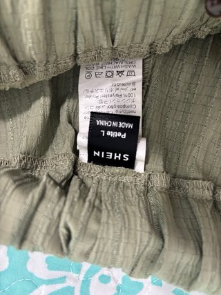 Pantalón Shein verde militar Talla L