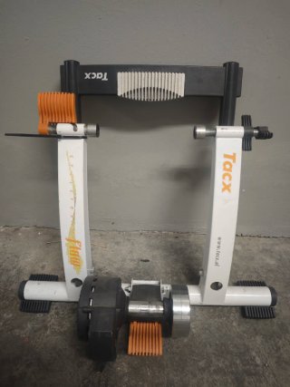 Rodillo Tacx para entrenamiento de ciclismo