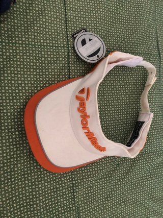 Visera TaylorMade Naranja y Blanca