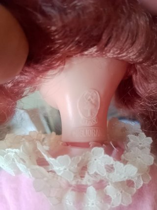 Bambola vintage con abito pizzo azzurro