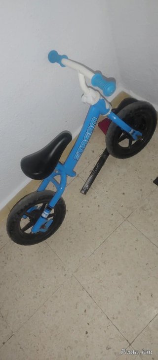 Bicicleta de equilibrio STREAM azul