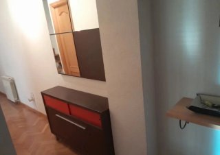 Mueble recibidor con espejo y zapatero