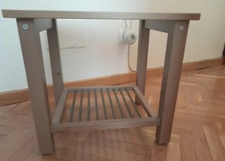 Mesita auxiliar IKEA madera