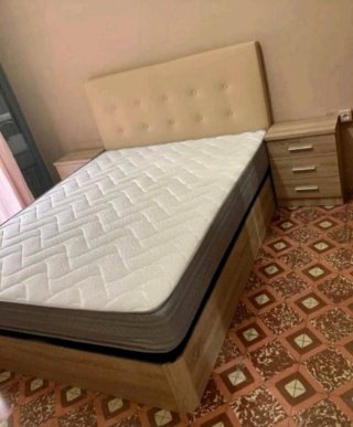 Canapé a ribalta in legno con 4 angoli arrotondati in legno massello da 3 cm con coperchio rinforzato