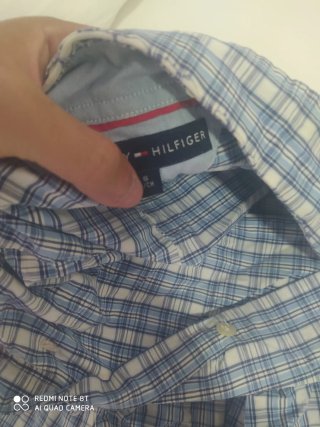 camisa de cuadros azules y gris Tommy Hilfiger lee