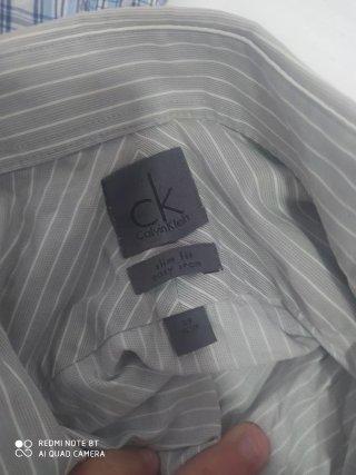 camisa de cuadros azules y gris Tommy Hilfiger lee