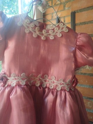 Vestido pomposo niña rosa y blanco. Talla 4