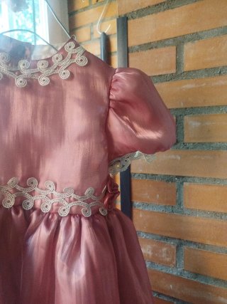 Vestido pomposo niña rosa y blanco. Talla 4