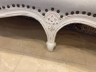 Divano classico in tessuto grigio bluastro
