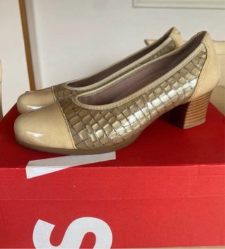 Zapatos tacón vintage beige y dorado