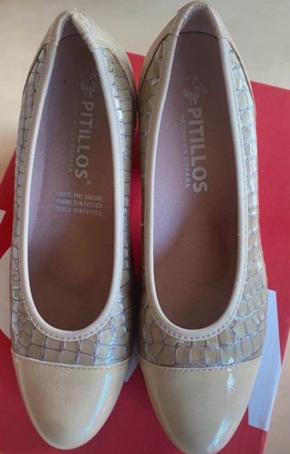 Zapatos tacón vintage beige y dorado