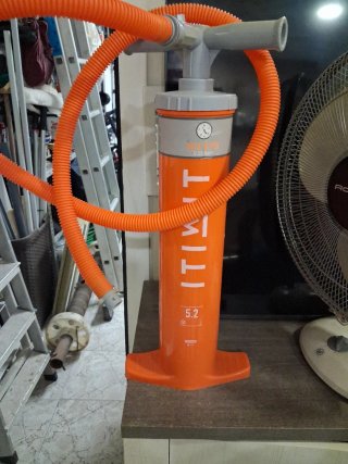 Inflador naranja para tablas de paddle surf