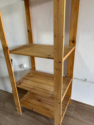 Estantería de madera