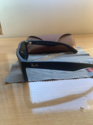 Gafas de sol Ray-Ban negras y azules