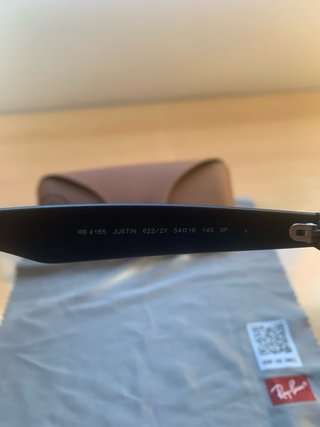 Gafas de sol Ray-Ban negras y azules
