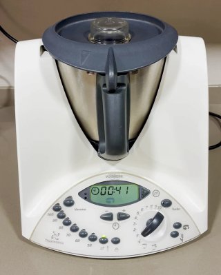 Thermomix TM31 con libros de cocina